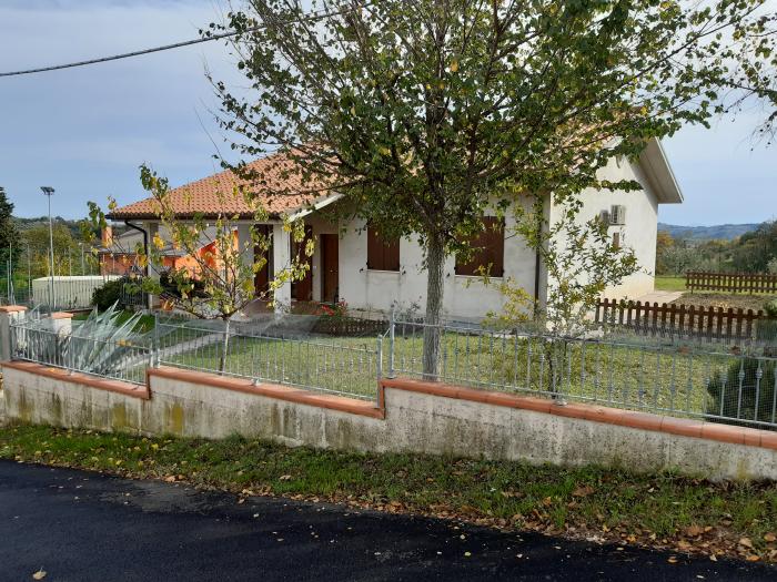 Vendita San costanzo - Mq. 230 Bagni.2 Locali.6 - euro 270000