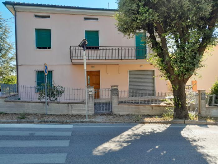 Vendita Mondavio  - Mq. 330 Bagni.0 Locali.0 - euro 195000