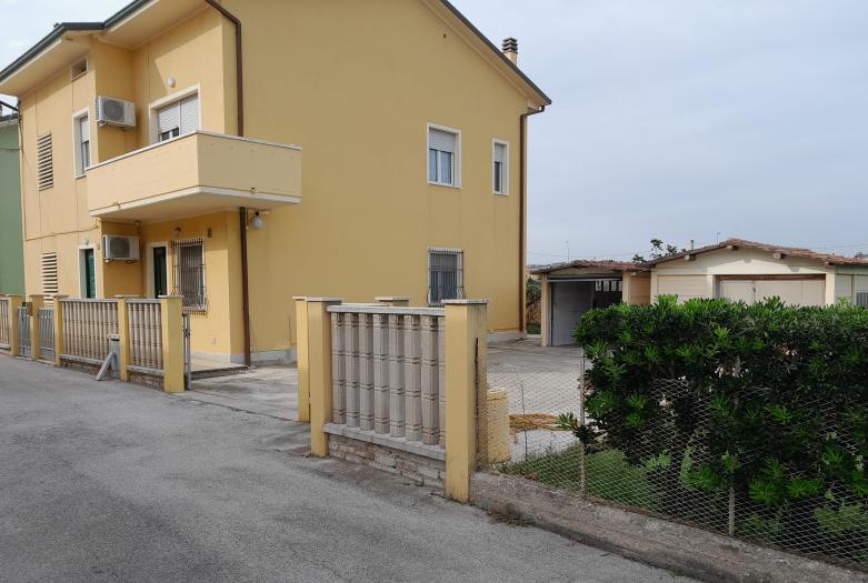 Vendita Fano - Mq. 200 Bagni.2 Locali.8 - euro 470000
