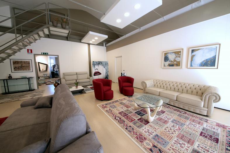 capannone commerciale