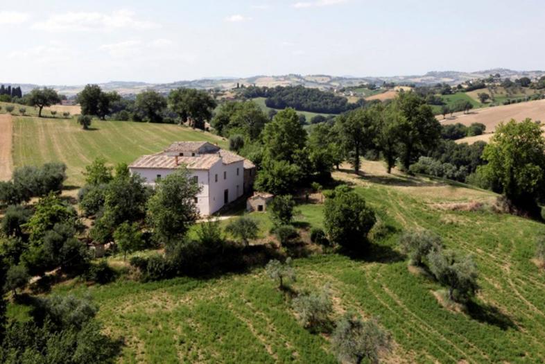 Vendita Castelleone di suasa  - Mq. 576 Bagni.0 Locali.15 - euro 130000