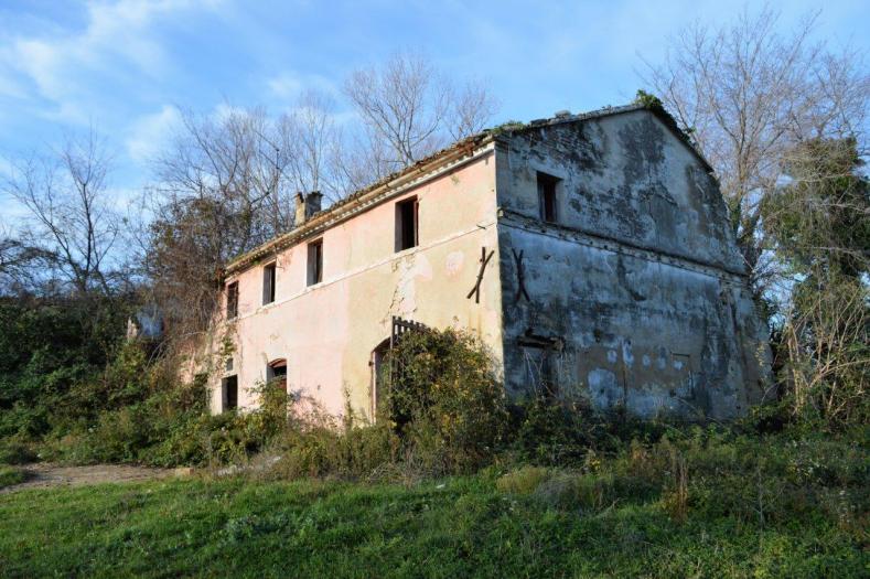 Vendita Senigallia  - Mq. 700 Bagni.0 Locali.0 - euro 570000