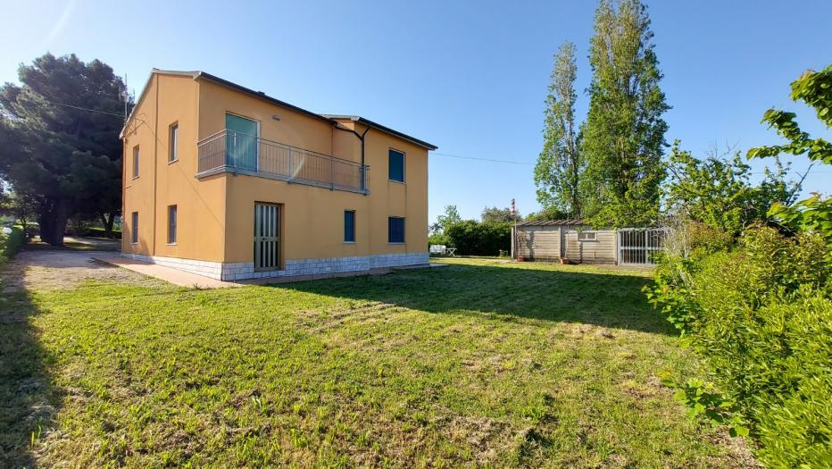 Vendita Senigallia  - Mq. 228 Bagni.2 Locali.8 - euro 160000