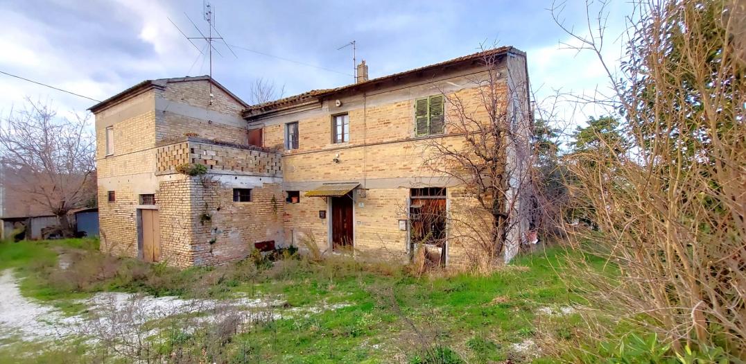 Vendita Senigallia  - Mq. 600 Bagni.0 Locali.0 - euro 240000