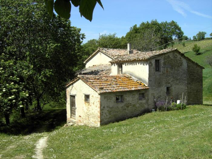 Vendita Arcevia  - Mq. 250 Bagni.0 Locali.8 - euro 50000