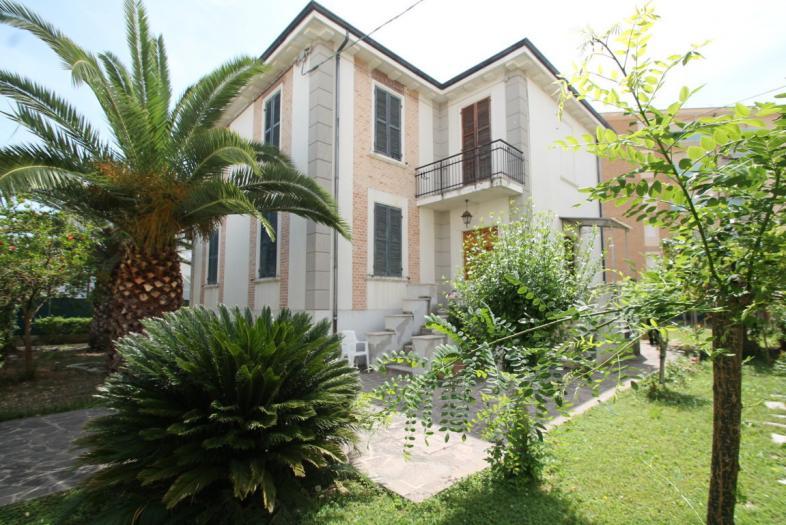 villa / abitazione bifamiliare