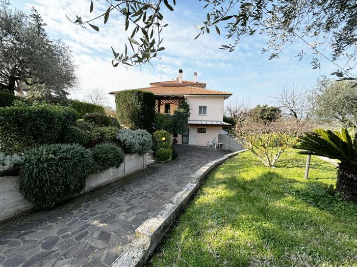 Vendita Senigallia  - Mq. 283 Bagni.4 Locali.13 - euro 1200000